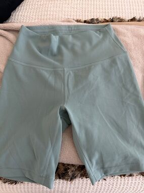 Lululemon High-Rise Sage Green & grey Women’s Bike Shorts